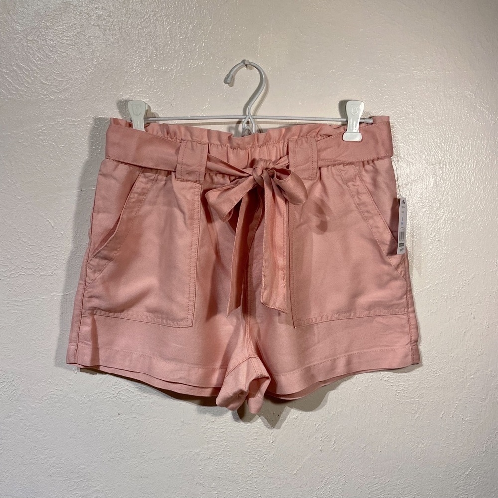High Waisted Pink shorts